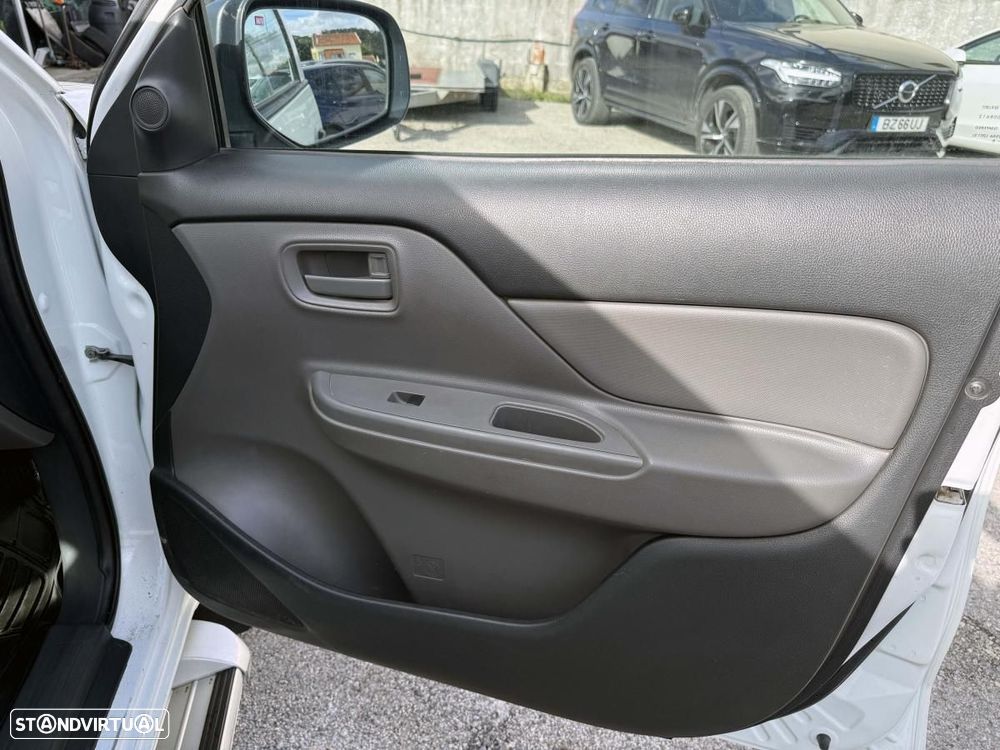Mitsubishi L200 - 23