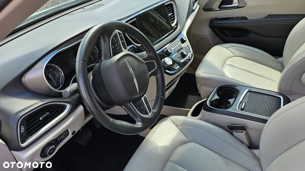 Chrysler Pacifica - 7