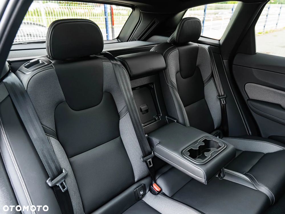 Volvo XC 60 B5 B AWD Plus Dark - 26