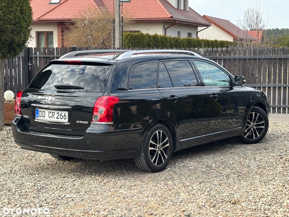Toyota Avensis - 12