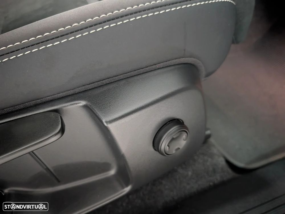 Volvo XC 40 Recharge Core - 11