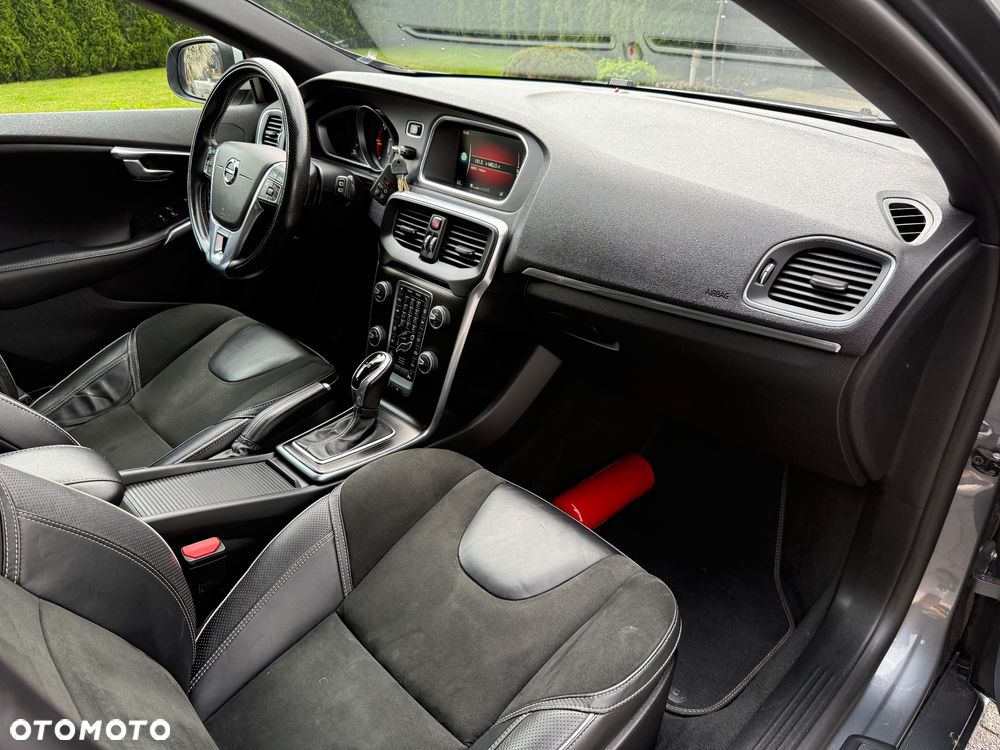 Volvo V40 D3 Geartronic RDesign - 35