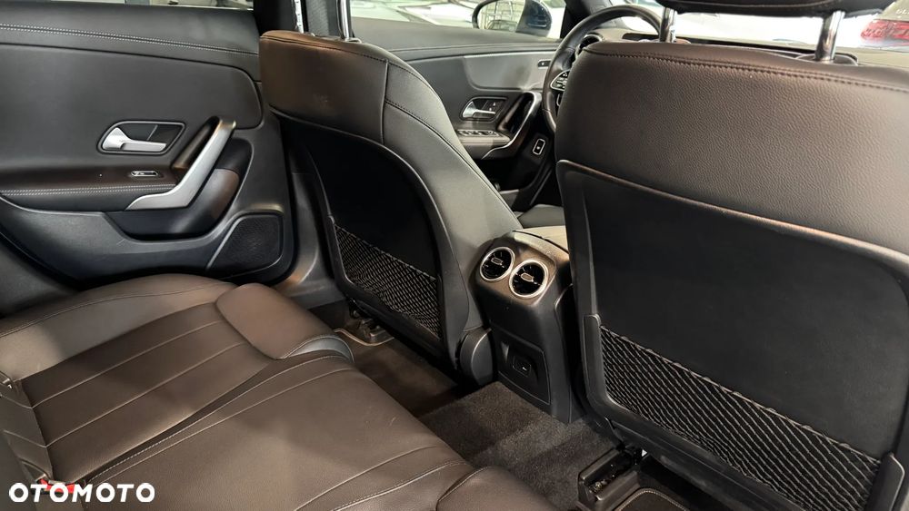 Mercedes-Benz CLA 180 Progressive 7G-DCT - 32