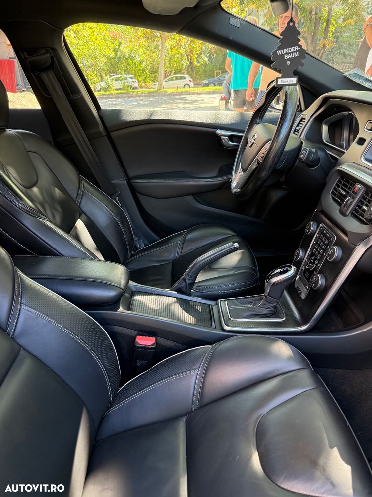 Volvo V40 D3 Geartronic RDesign - 13