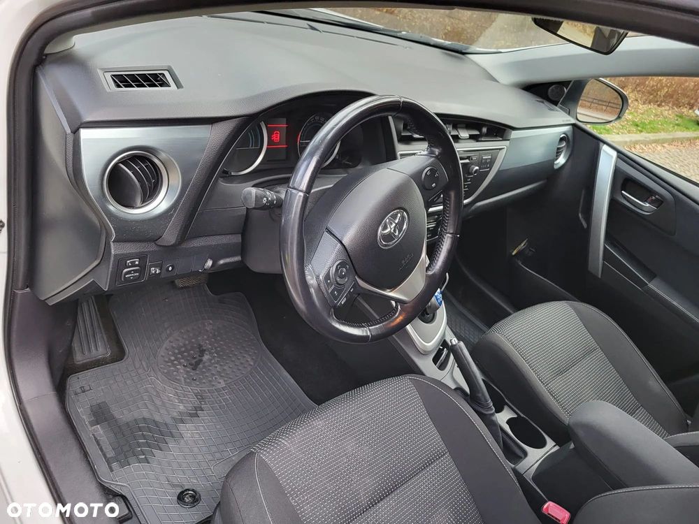 Toyota Auris - 2