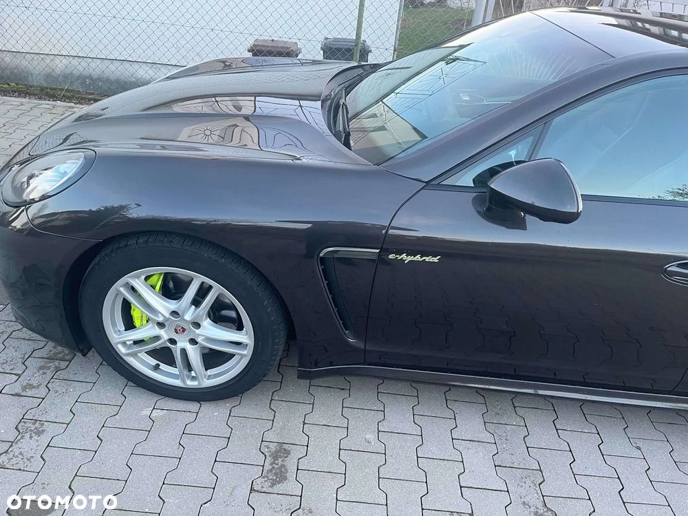 Porsche Panamera - 4