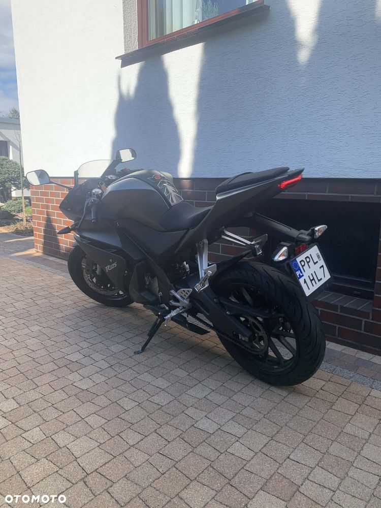 Yamaha YZF - 4