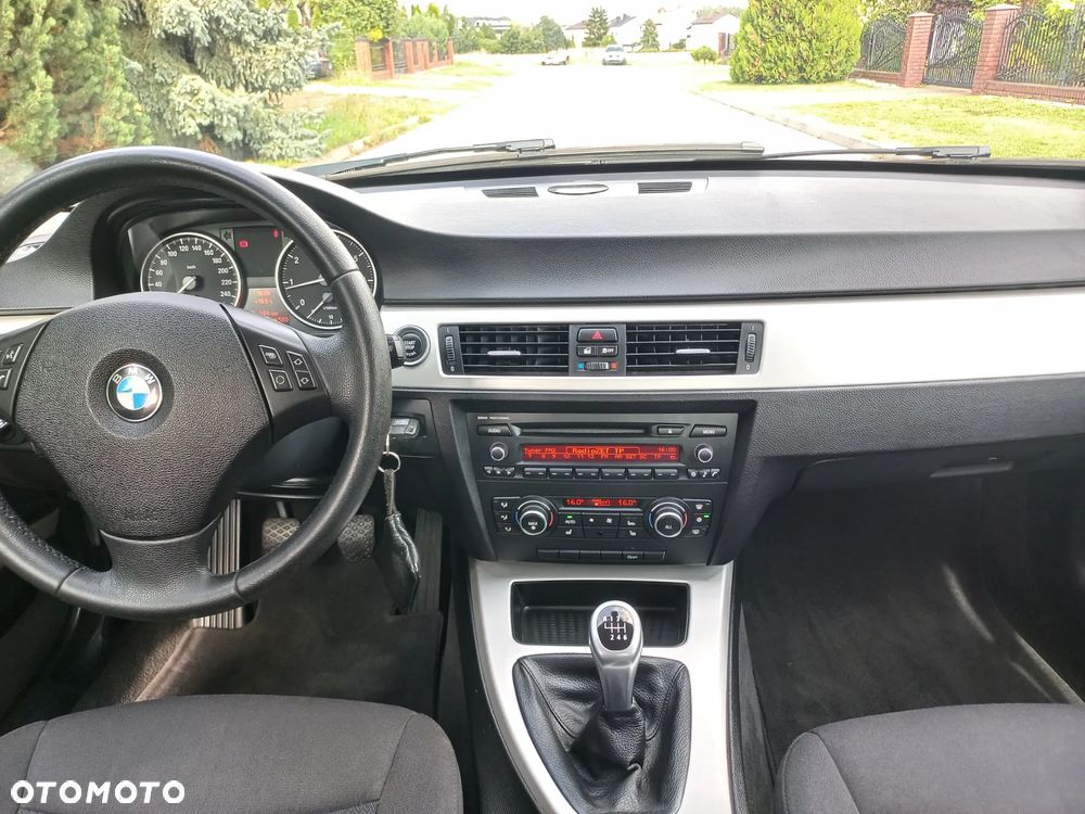 BMW Seria 3 318i Edition Exclusive - 27