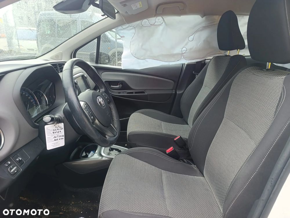 Toyota Yaris Hybrid 100 Life - 11