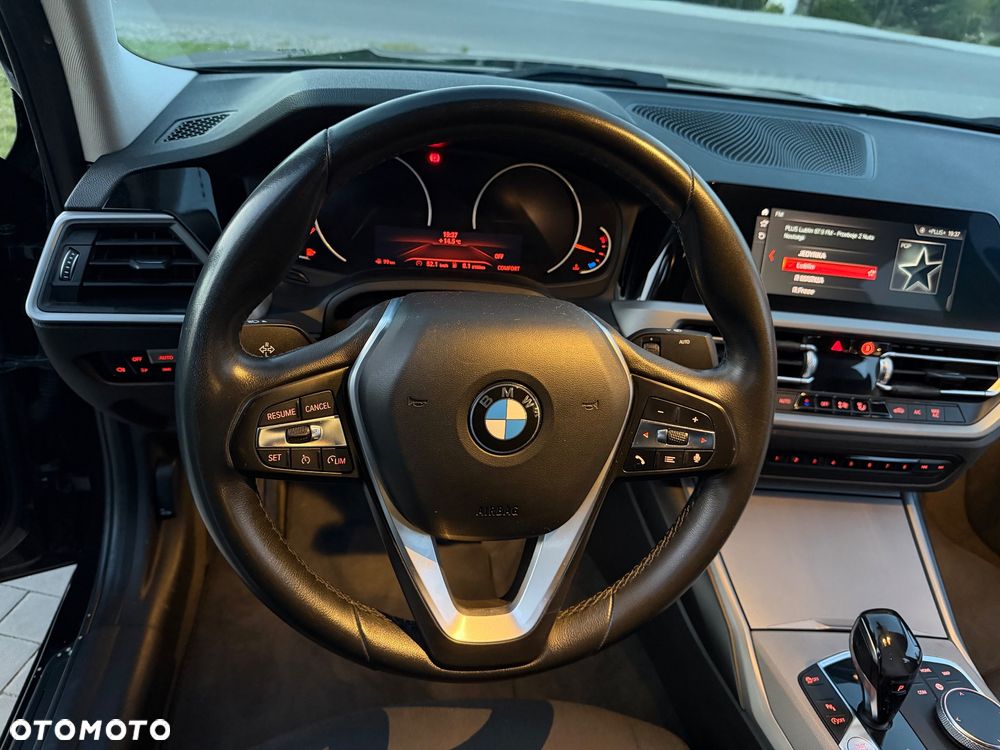 BMW Seria 3 320i - 12