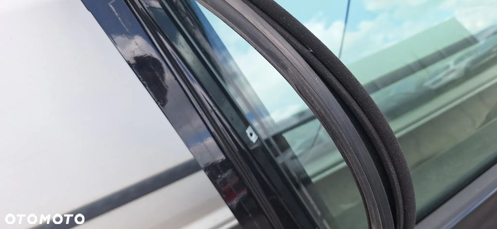 VW Golf VI HB Drzwi Przód Przednie Prawe Kod Lakieru LC9X - 11