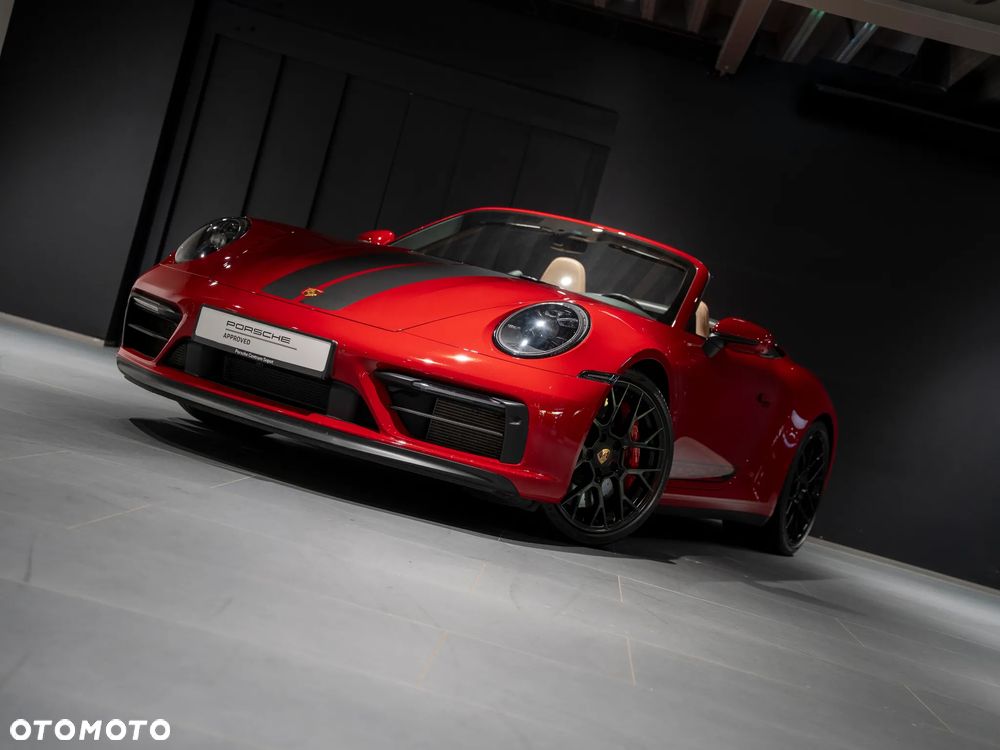 Porsche 911 Carrera 4 GTS - 13