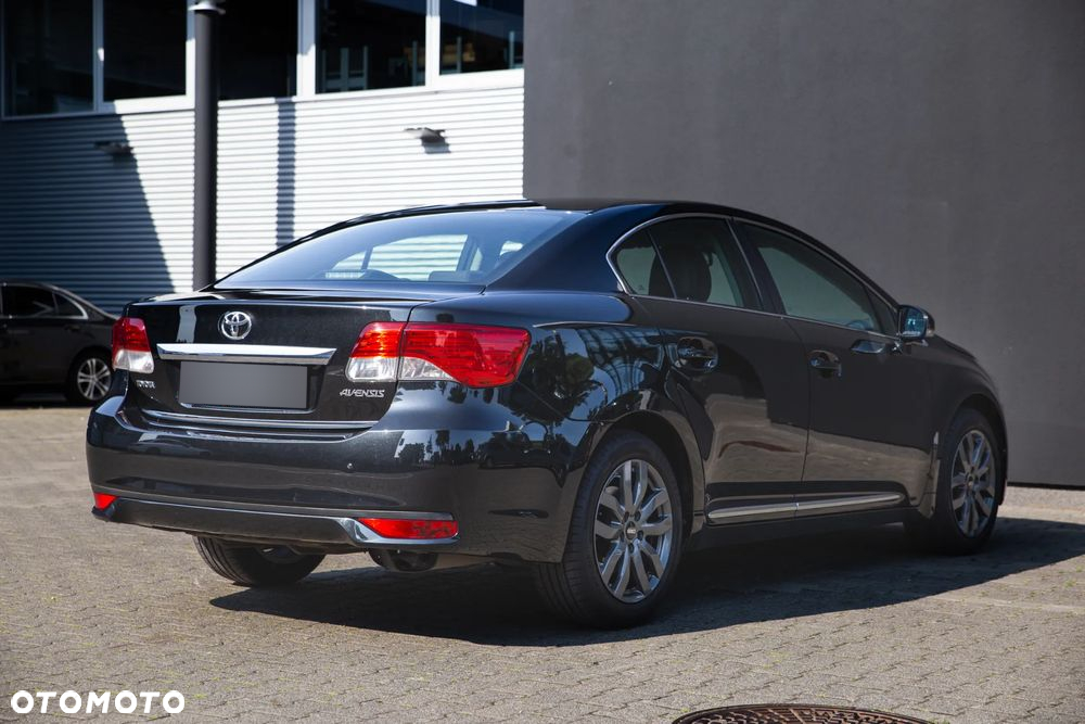 Toyota Avensis 1.6 Premium - 9