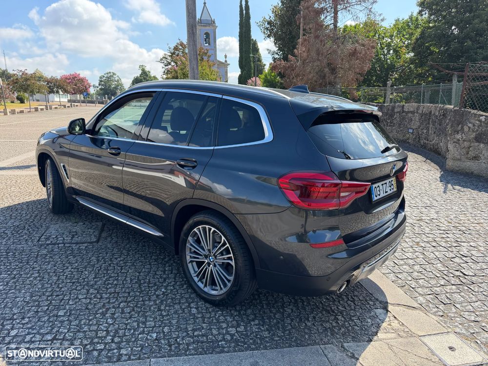 BMW X3 20 d xDrive Line Luxury - 4