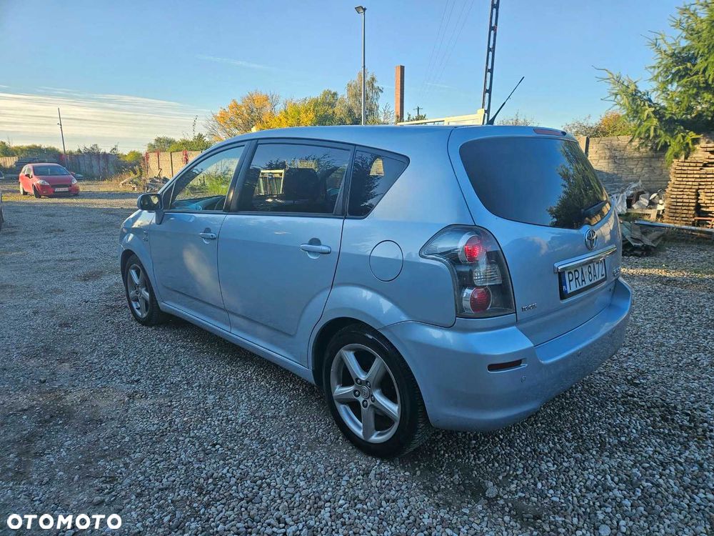 Toyota Corolla Verso - 3