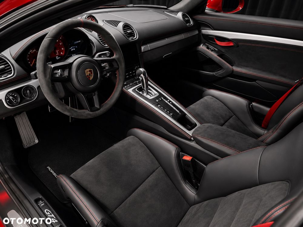 Porsche 718 Cayman GPF GT4 PDK - 13