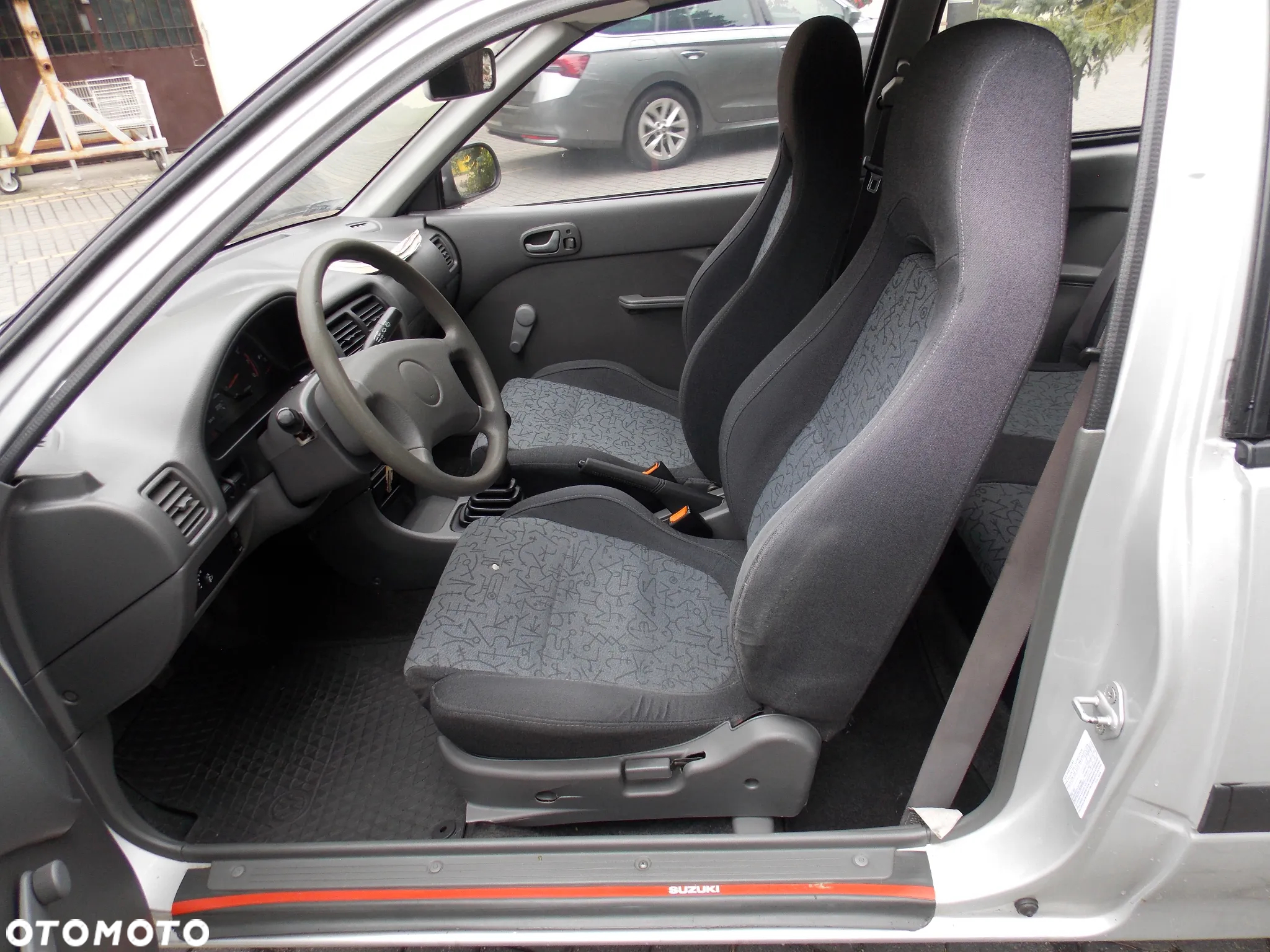 Suzuki Swift 1.0 GL - 11