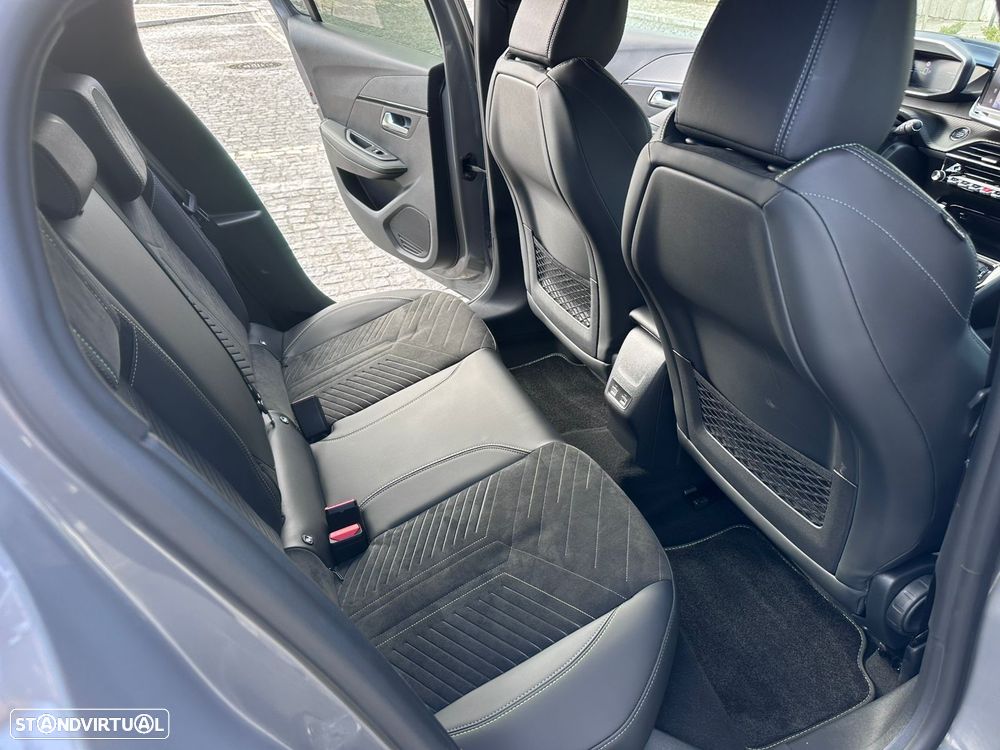 Peugeot e-208 GT - 17
