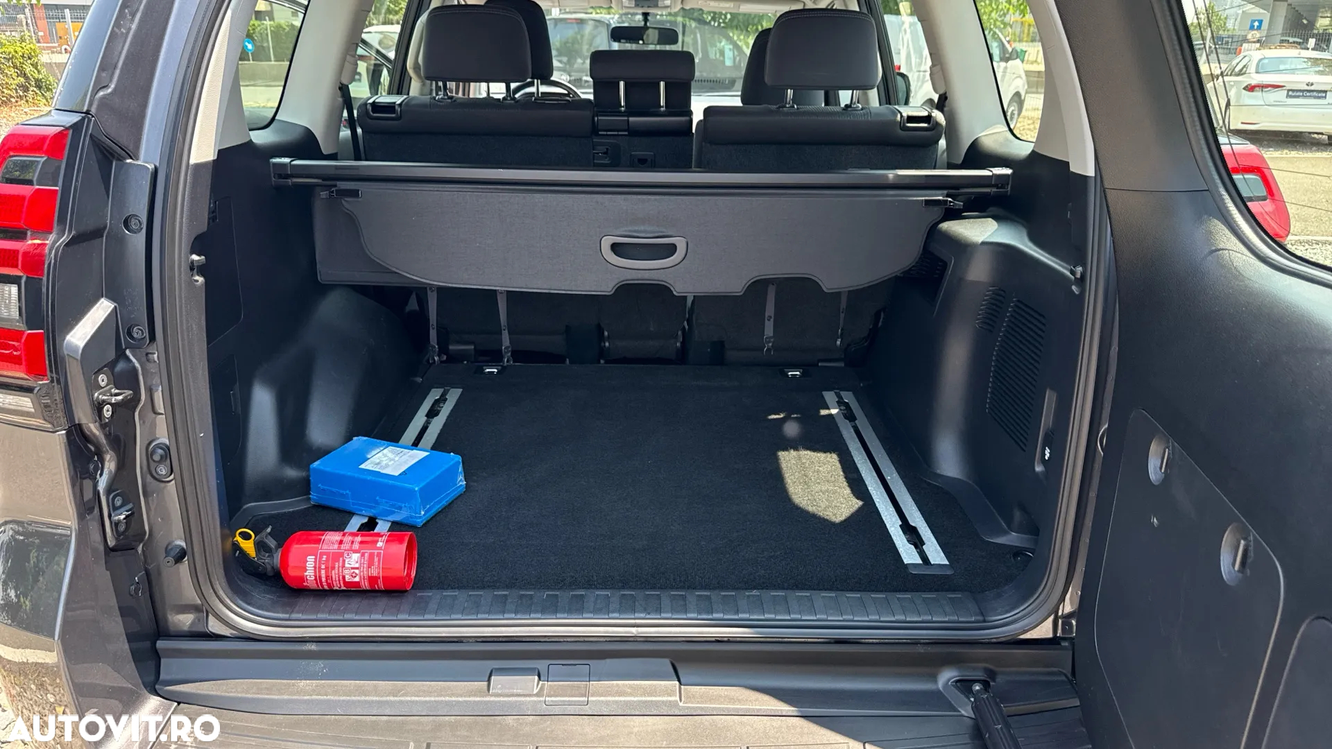 Toyota Land Cruiser - 7