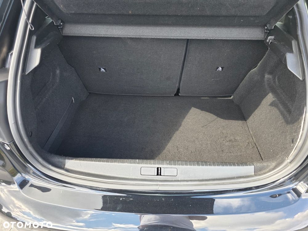 Peugeot 208 - 22