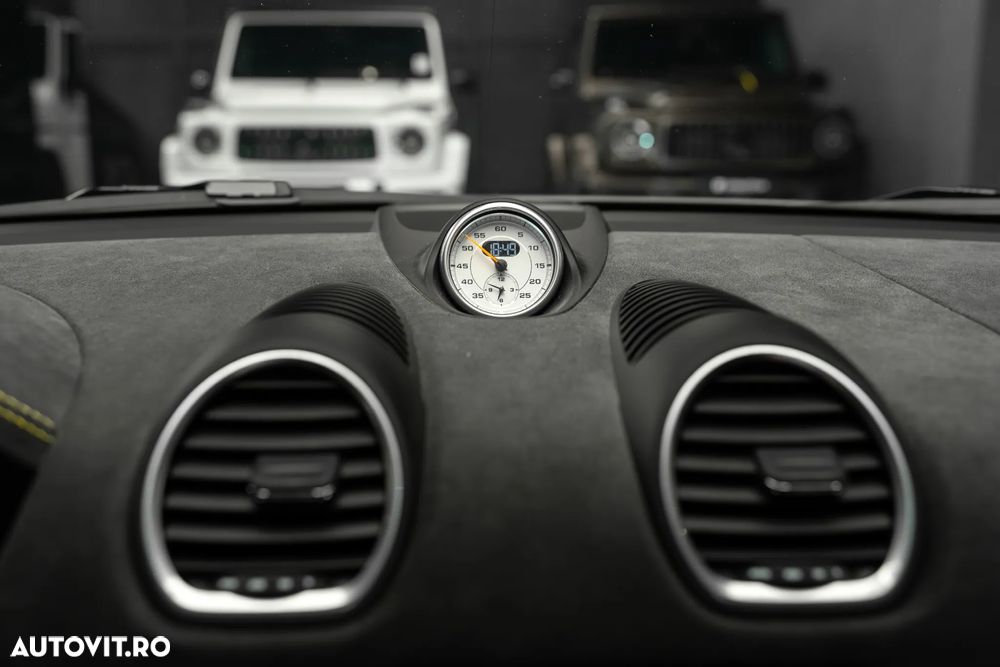 Porsche Cayman GT4 RS - 23
