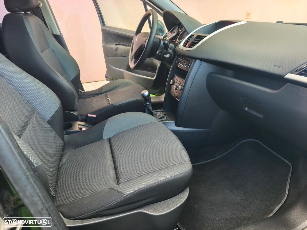 Peugeot 207 1.4 HDi Premium - 16