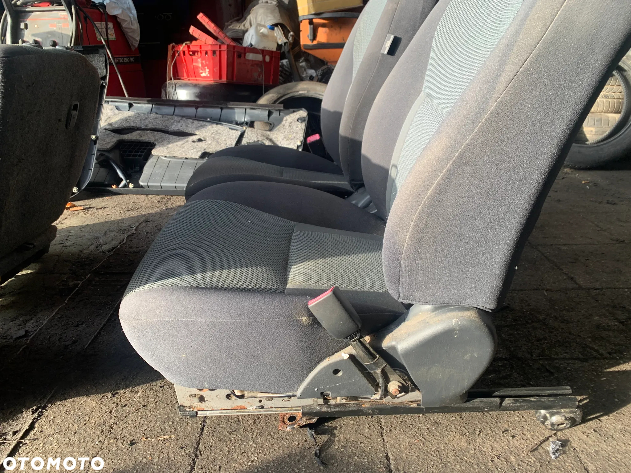 TOYOTA RAV4 II 3D FOTELE BOCZKI - 4