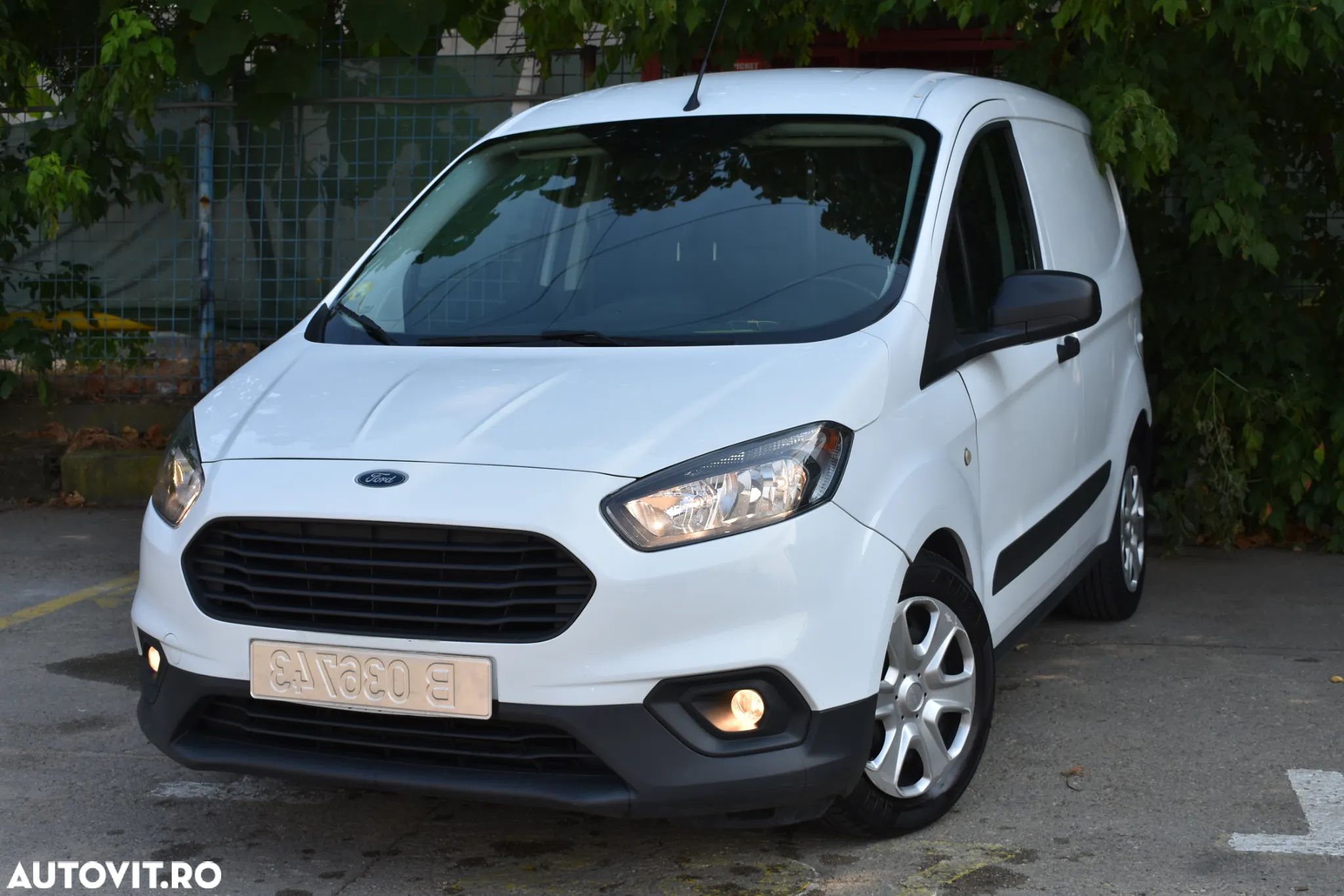 Ford Tranzit Courier - 1
