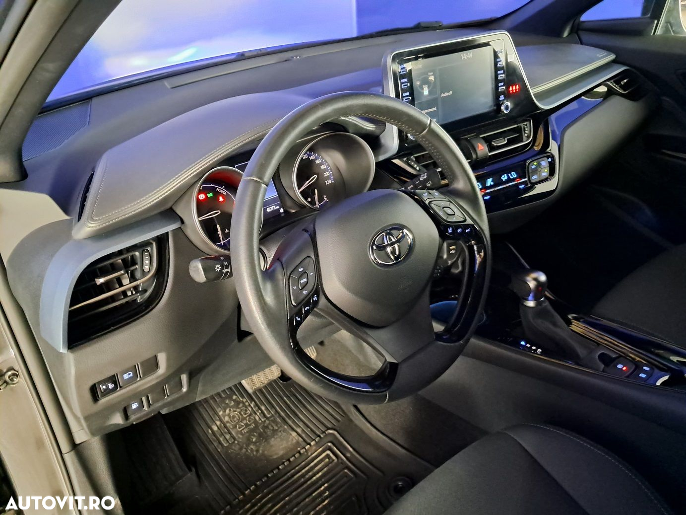 Toyota C-HR - 10
