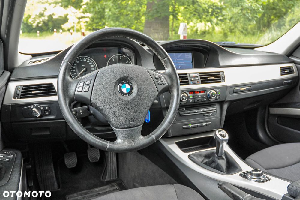 BMW Seria 3 320d DPF Efficient Dynamics Edition - 9