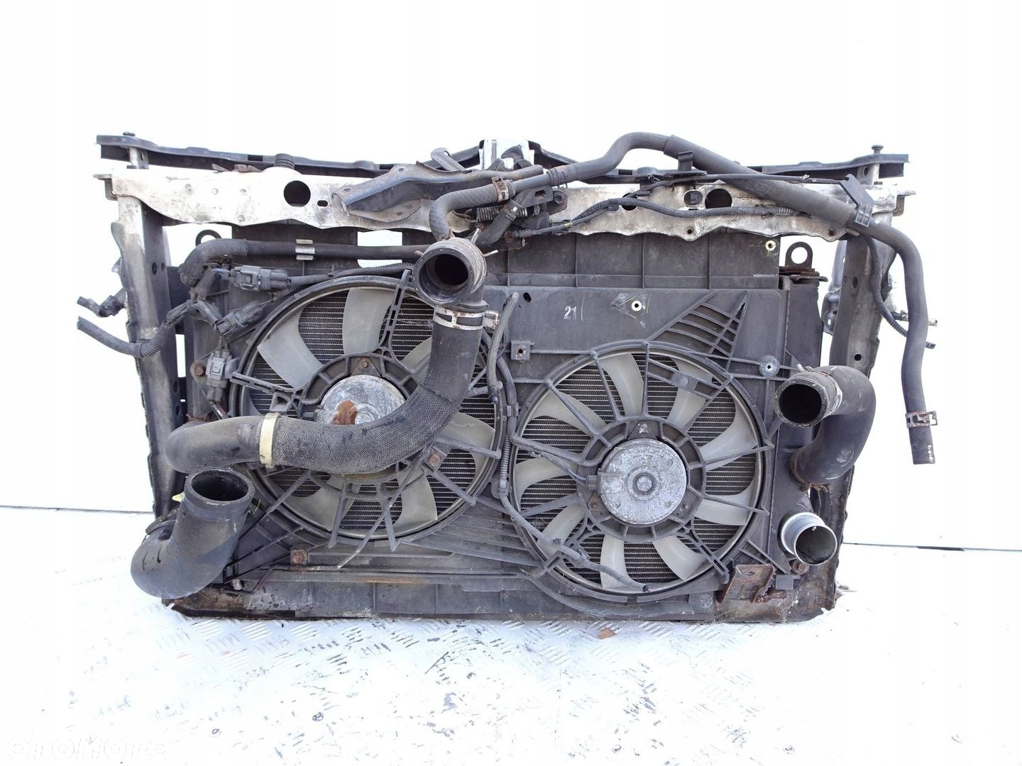 Pas przedni chłodnice KPL. Toyota Verso 09-13 r. 2.0 D4D - 7