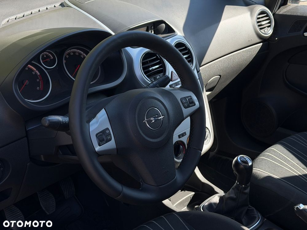 Opel Corsa 1.2 16V - 11