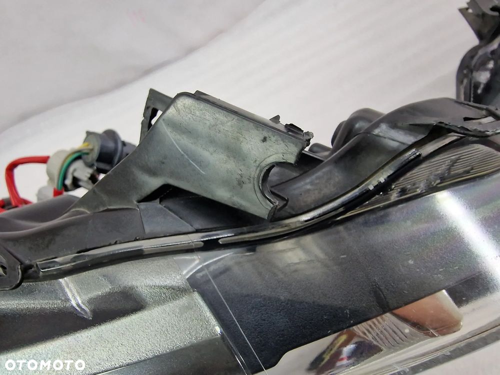 TOYOTA YARIS 3 III LIFT 14- KOMPLET LAMP PRZEDNICH PRZÓD LEWA + PRAWA , SOCZEWKA , NR AUKCJI LA677 - 11