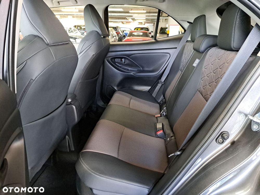 Toyota Yaris Cross Hybrid 1.5 Executive AWD - 13