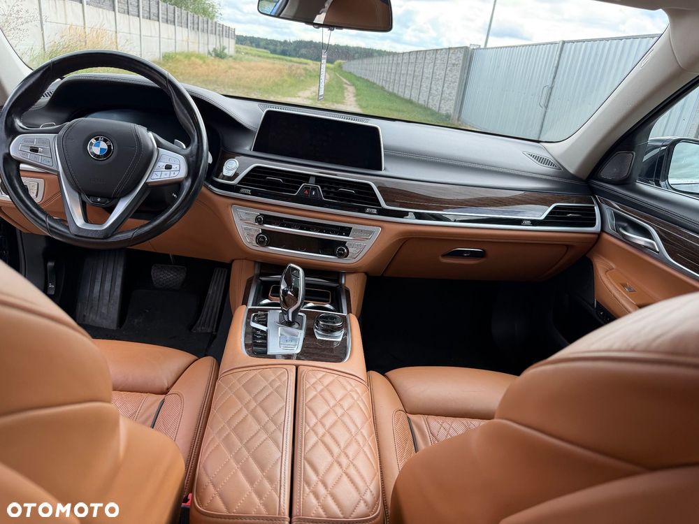 BMW Seria 7 750Li xDrive - 15