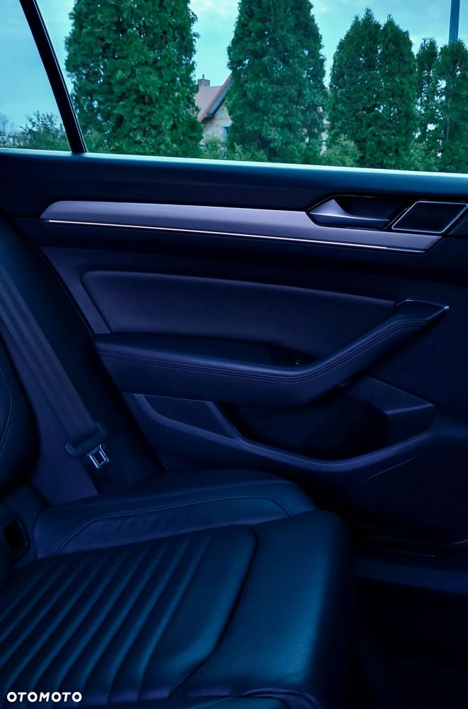 Volkswagen Passat - 8