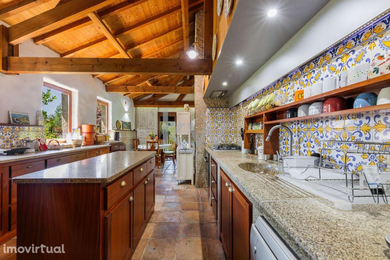 Quinta recatada com piscina num lote de 4.000 m2 ajardinados com 2 cas - Grande imagem: 3/60