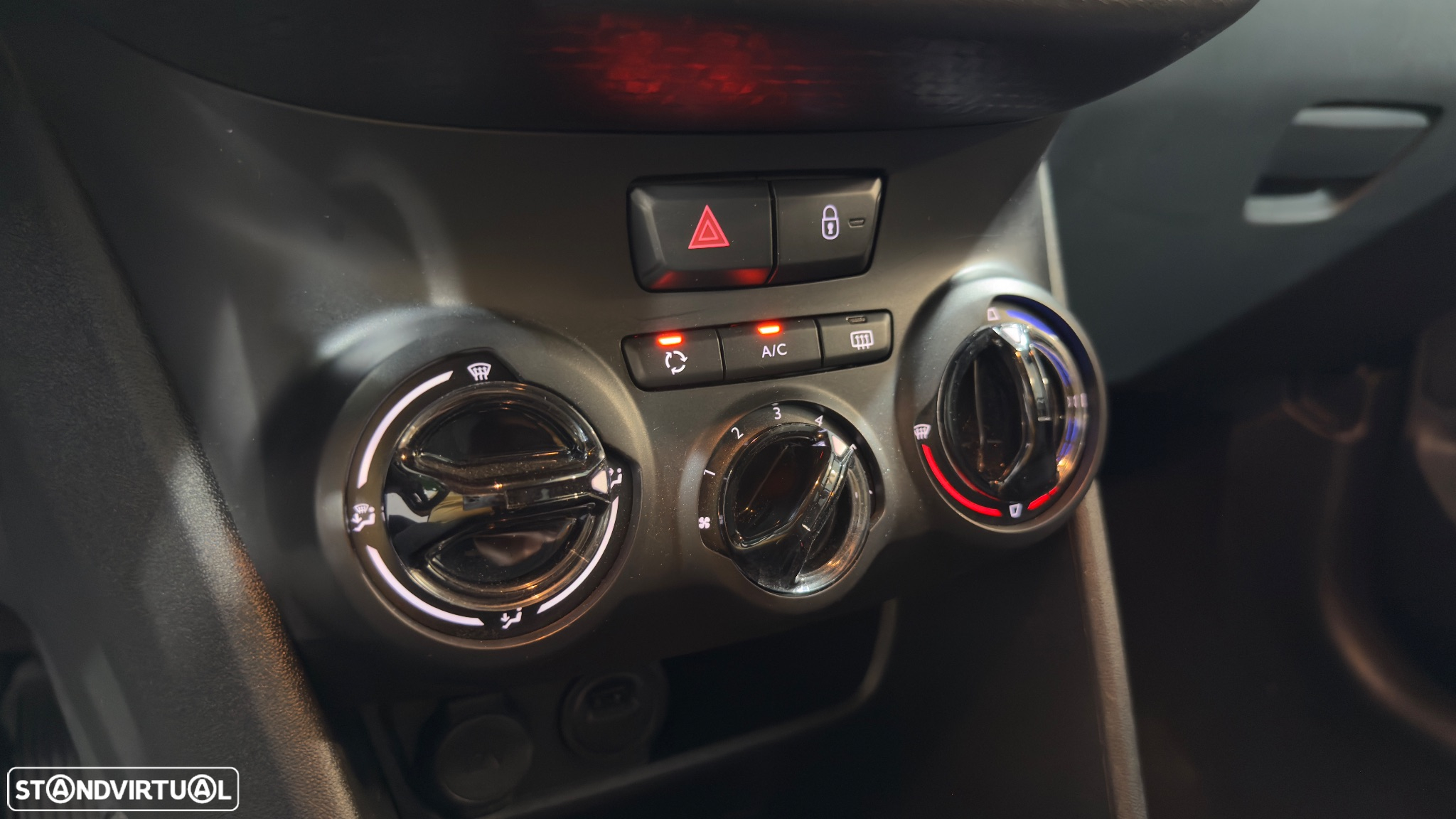 Peugeot 208 1.2 PureTech Signature - 17