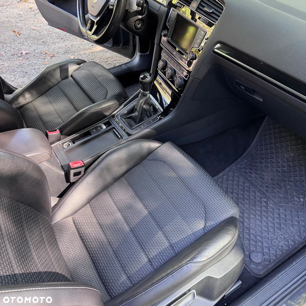 Volkswagen Golf - 34
