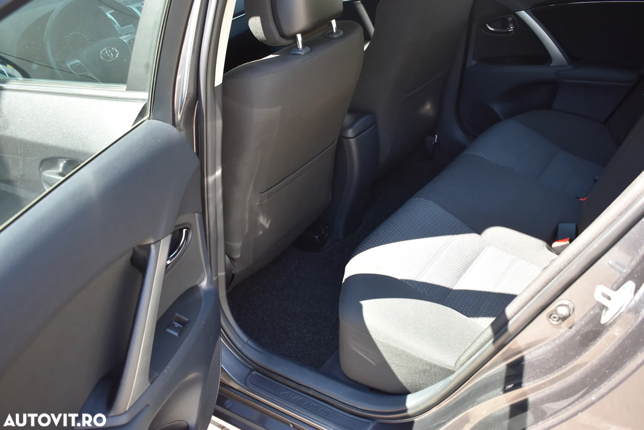 Toyota Avensis - 18