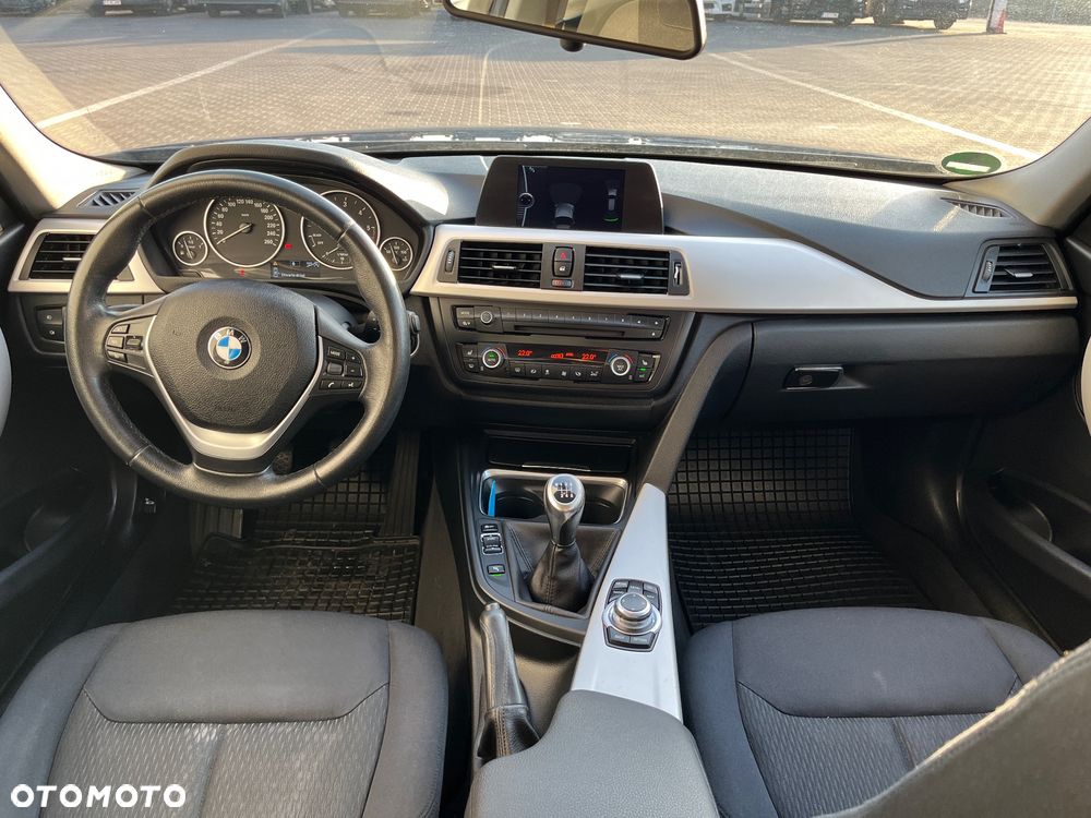 BMW Seria 3 318d Sport Line - 16