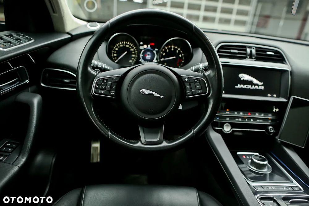 Jaguar F-Pace - 23