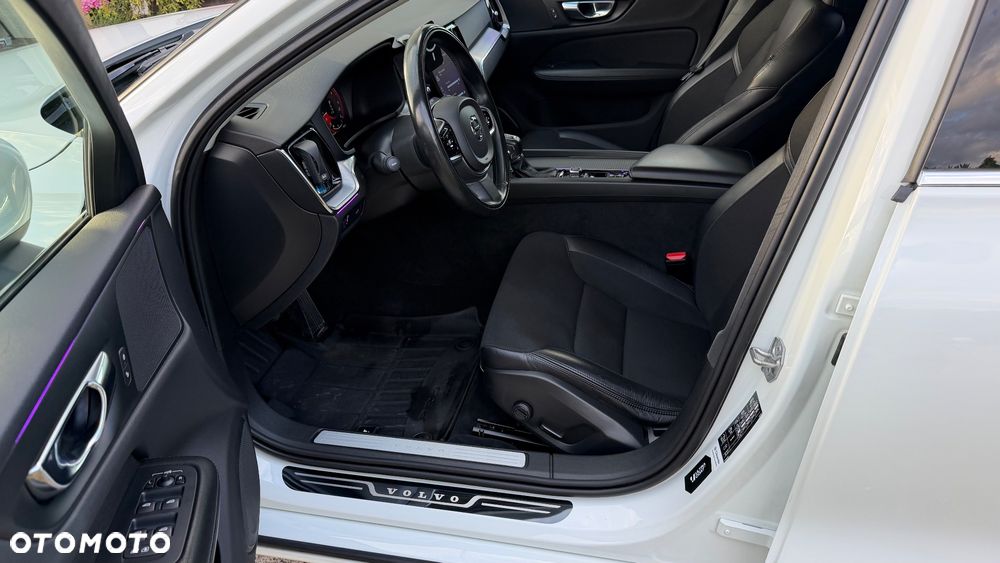 Volvo V60 D4 AWD Momentum Pro - 14