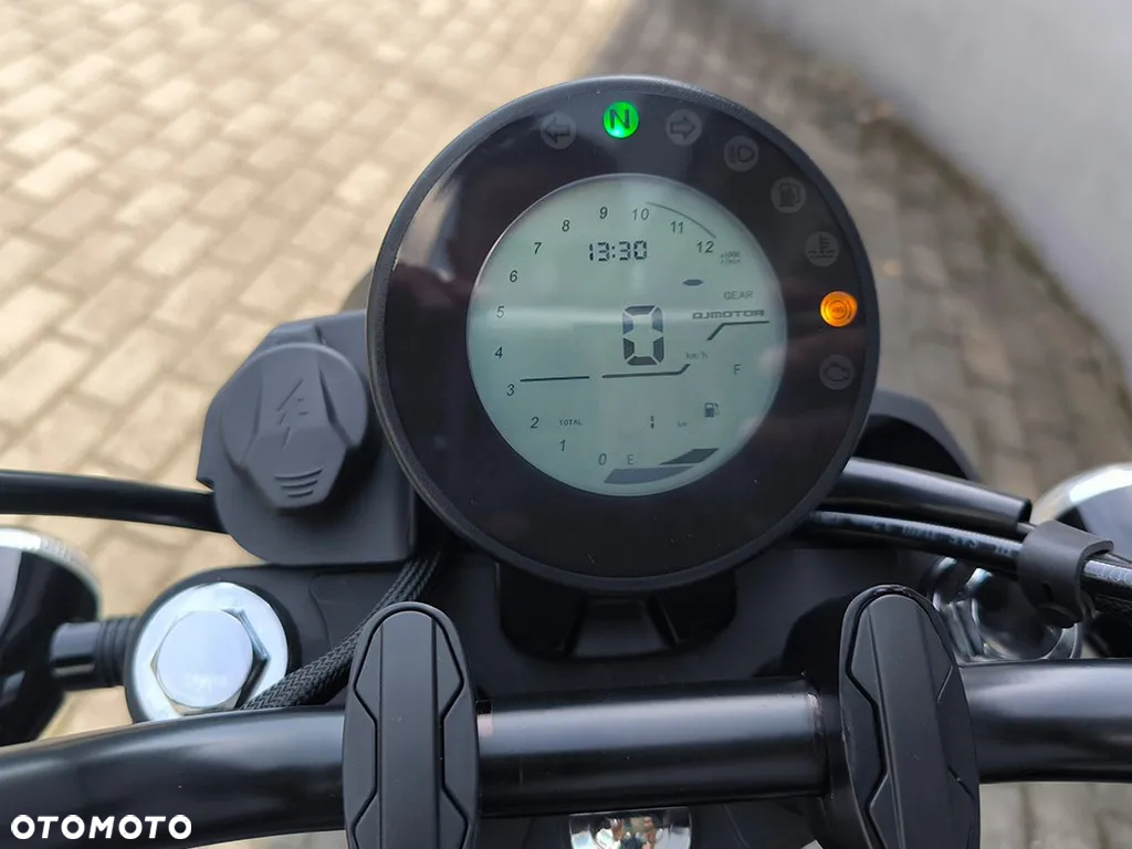 QJMOTOR SRV 125 - 9