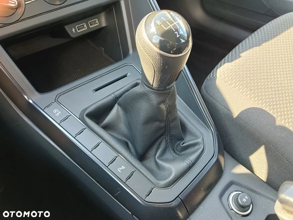 Volkswagen Polo 1.0 ACTIVE - 24