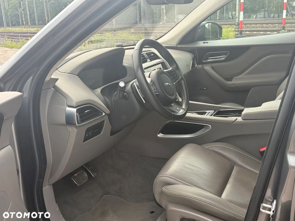 Jaguar F-Pace 2.0 i4P AWD R-Sport - 9
