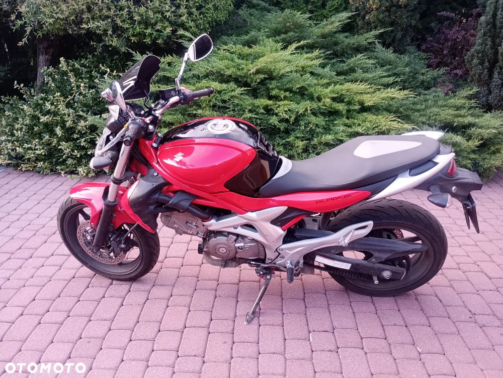 Suzuki Gladius - 2