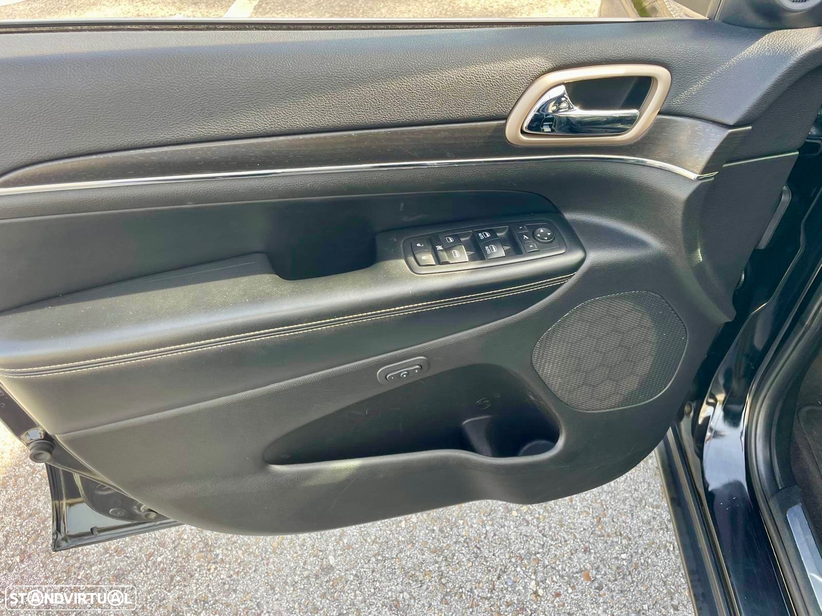 Jeep Grand Cherokee 3.0 CRD V6 Overland - 10