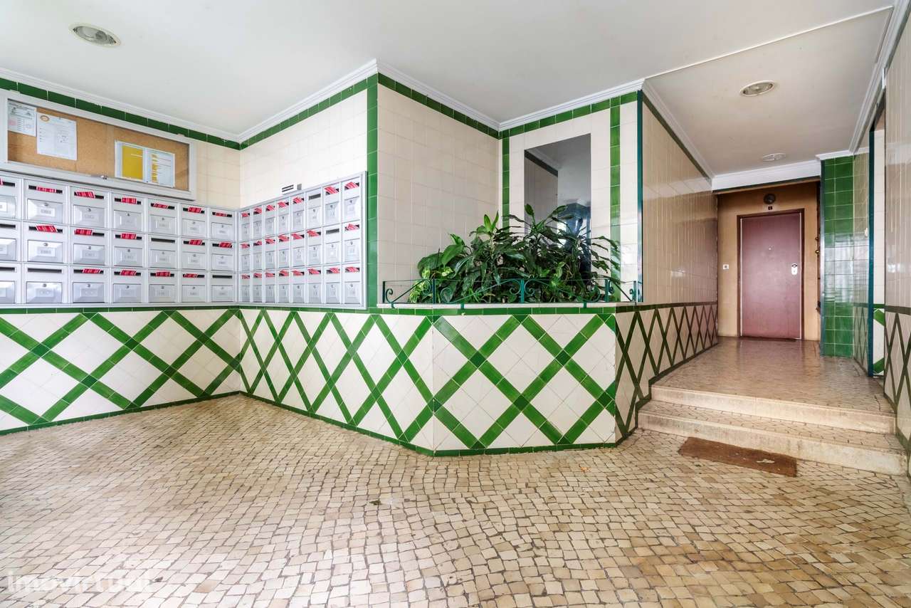 Apartamento T3+1 c/ Marquise em Santo António dos Cavaleiros - Grande imagem: 3/39