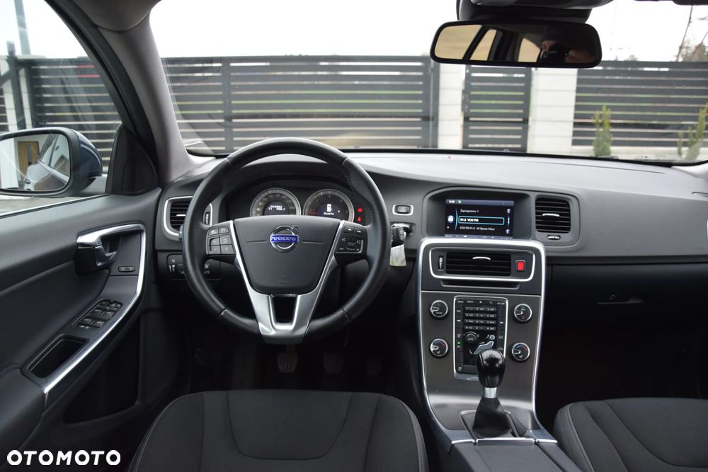 Volvo V60 D3 Momentum - 33